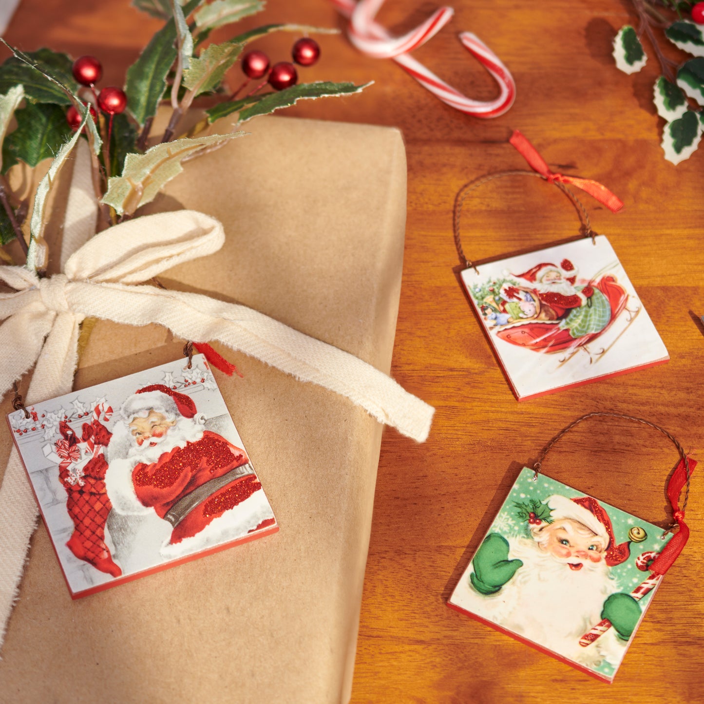 Retro Santa Ornament Set